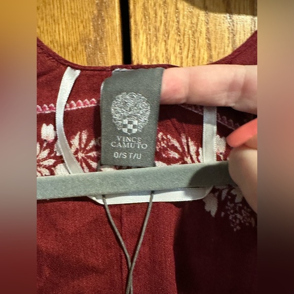 Vince Camuto Floral Topper - Picture 4 of 6